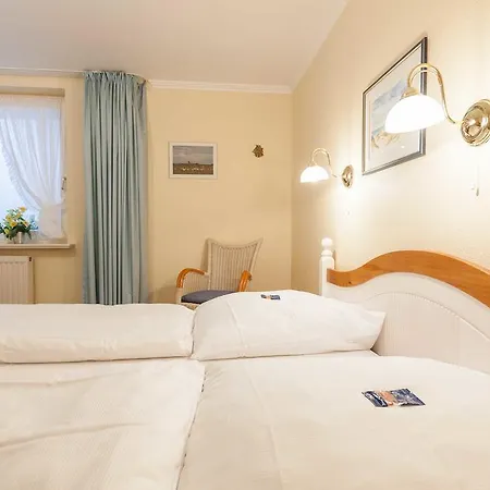 Haus Am Dorfteich App 4 *